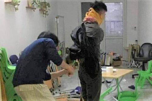Xông vào căn hộ trói chủ nhà, cướp điện thoại ở Hà Nội: Bắt giữ 1 nghi phạm