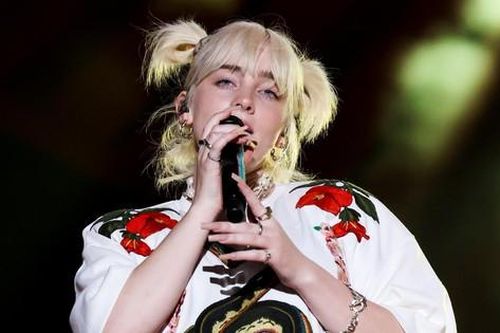 Tuổi 20 của Billie Eilish: Vừa lập kỷ lục tại Coachella đã ẵm ngay giải Quả Cầu Vàng 2022