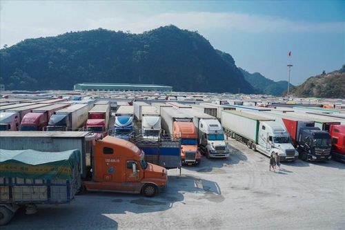 Lạng Sơn: Bắt nhóm đối tượng nhận tiền 'giúp' phương tiện xuất khẩu vượt tuyến
