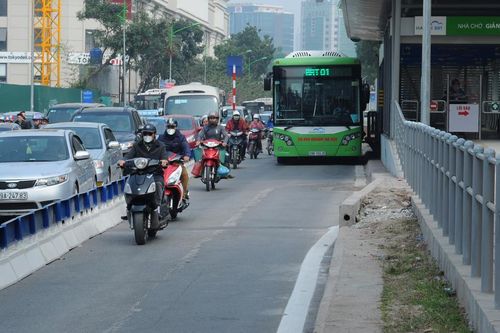 Lấn làn BRT: Thói quen xấu kéo lùi mục tiêu lớn