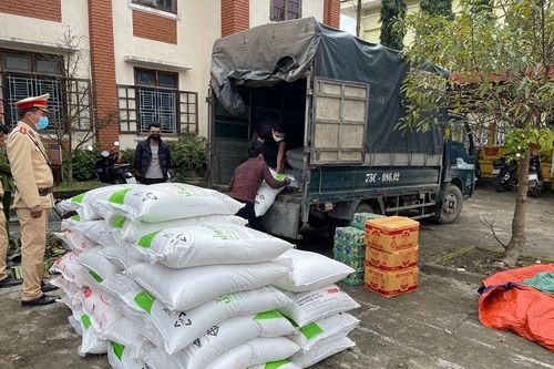 Phát hiện ô tô chở động vật hoang dã trái phép và nhiều hàng lậu