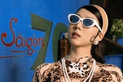 Cựu siêu mẫu Ngọc Quyên bảo tồn áo dài phong cách phụ nữ Sài thành xưa