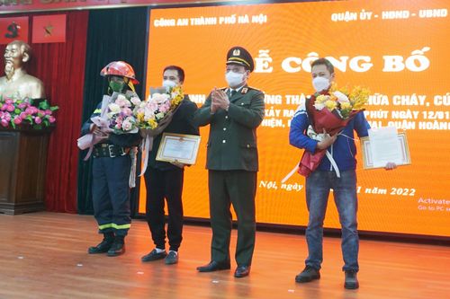Khen thưởng người hùng cứu bé gái trong vụ cháy ở Hà Nội