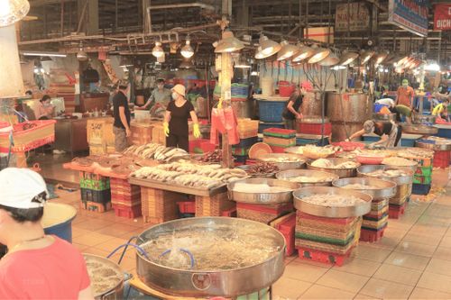 TP.HCM: Chợ đầu mối Bình Điền nhộn nhịp những ngày giáp Tết