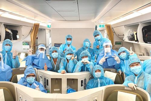 Những chuyến bay mang nặng 'nghĩa tình', xung phong vào tâm dịch cứu đồng bào