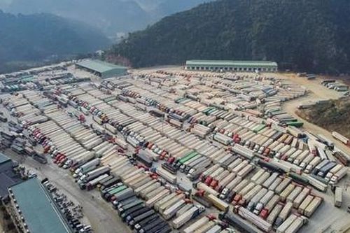 Lạng Sơn: Bắt 2 cán bộ về tội nhận hối lộ để xếp cho xe thông quan sai quy trình