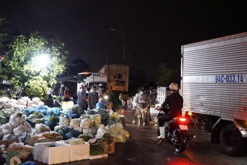 An toàn thực phẩm chợ tự phát tại TPHCM: Mất kiểm soát vì lực lượng mỏng?
