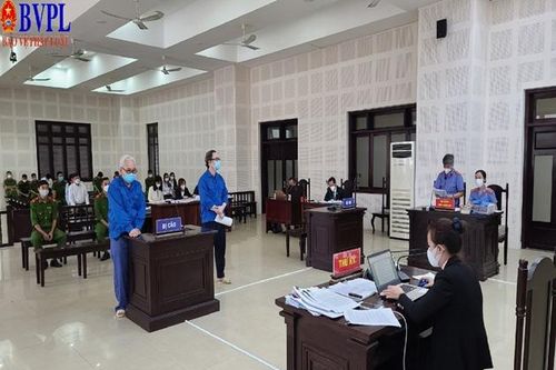 Con trai kéo cha cùng vào tù về tội chiếm đoạt tài sản