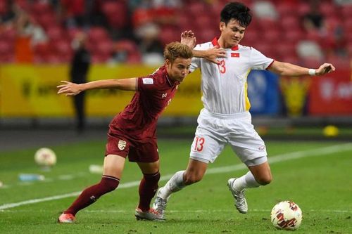 Cổ động viên Việt Nam 'quậy' trang cá nhân của hậu vệ Thái Lan?