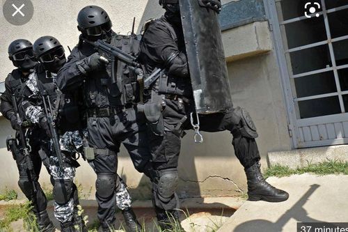 Mỹ: Bắt giữ con tin ở Texas, nghi phạm xưng là anh trai của 'Quý bà al-Qaeda'