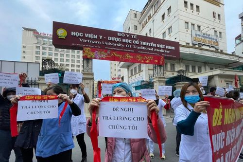 Nước mắt 'blouse trắng'