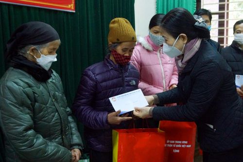 Huy động nguồn lực để người nghèo có tết đầm ấm