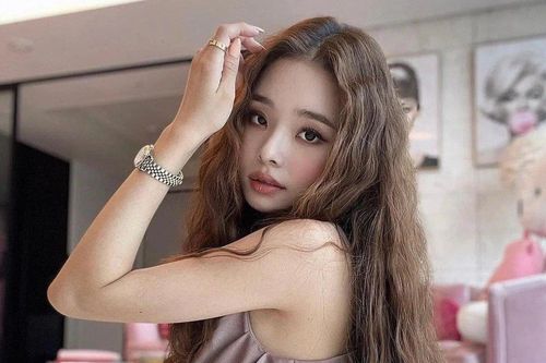Cô gái nổi tiếng nhất Địa ngục độc thân diện loạt hàng nhái?
