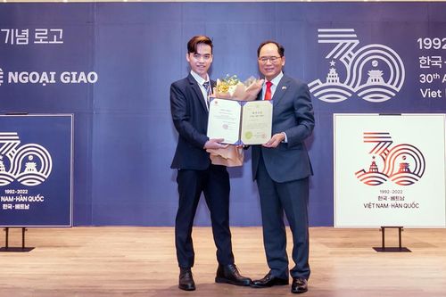 Sinh viên TPHCM đoạt giải thiết kế logo 30 năm thiết lập quan hệ ngoại giao Việt - Hàn