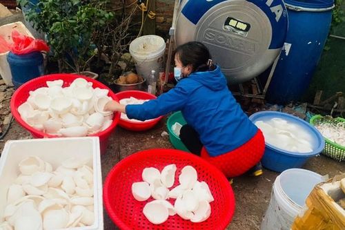 Độc đáo nghề đẽo cùi dừa làm mứt 'hốt bạc' ngày cận Tết