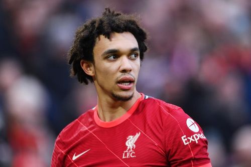 Hậu vệ Liverpool đạt cột mốc ấn tượng, chỉ thua Messi và Thomas Muller