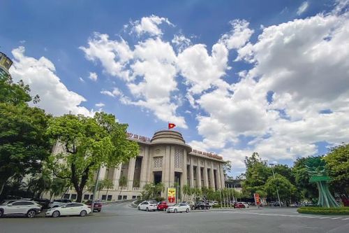 Không nới lỏng điều kiện cho vay, kiểm soát chặt tín dụng bất động sản và chứng khoán