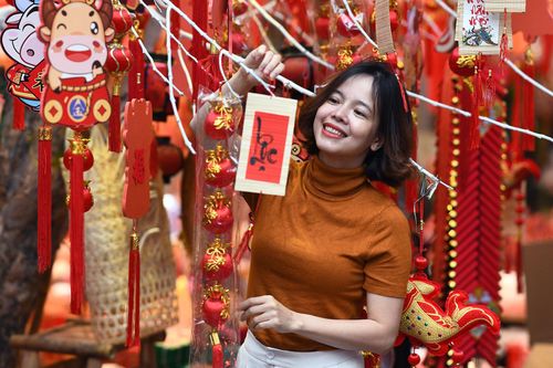 'Thắt lưng buộc bụng' để có tiền tiêu Tết