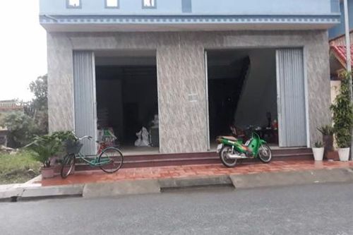 Trưởng thôn ''nhốt'' 4 người trong nhà cả tuần: Lãnh đạo xã xin lỗi người dân