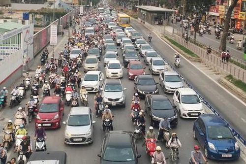 Thử nghiệm biển số ô tô có mã QR và Quốc kỳ: Chưa rõ mục tiêu, dễ gây rối rắm