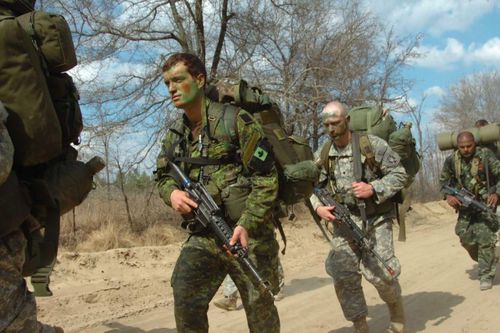 Lo Nga tấn công, Canada cử lực lượng đặc nhiệm đến Ukraine