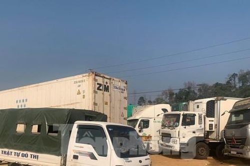 Bán 'lốt' xe xuất khẩu: Đội trật tự đô thị huyện Cao Lộc có vai trò gì ở bãi trung chuyển?