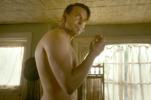 Bradley Cooper khỏa thân suốt 6 giờ trên phim trường