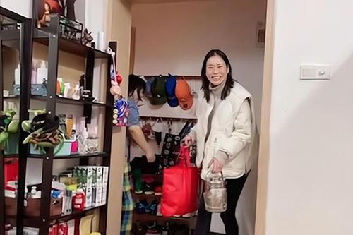 Vợ mới đi 30km, mang cháo cho vợ cũ của chồng