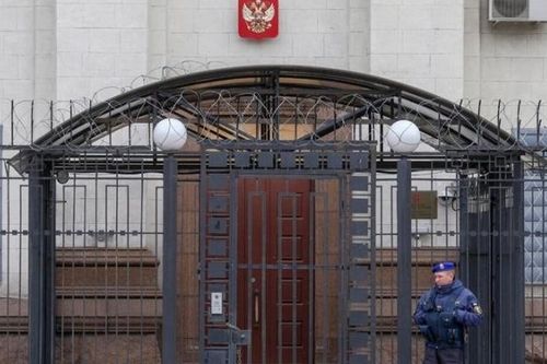 Nga rút người khỏi sứ quán ở Ukraine