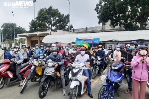 Quy định với người về quê ăn Tết: Nơi nới lỏng, nơi khắt khe