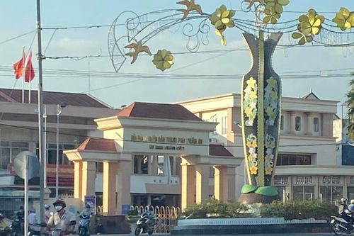 Kiểm điểm Chánh văn phòng ký văn bản xin tiền doanh nghiệp