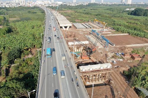 Công trường cầu Vĩnh Tuy 2 nhộn nhịp những ngày giáp Tết Nguyên đán Nhâm Dần 2022