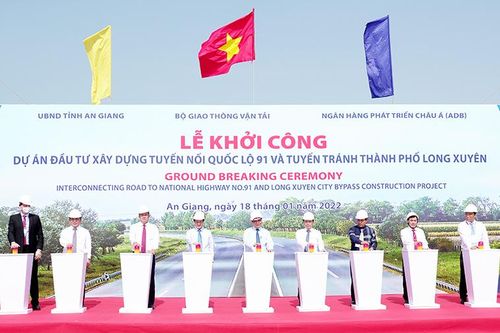 Chủ tịch nước Nguyễn Xuân Phúc dự Lễ khởi công Dự án tuyến nối Quốc lộ 91 và tuyến tránh TP Long Xuyên