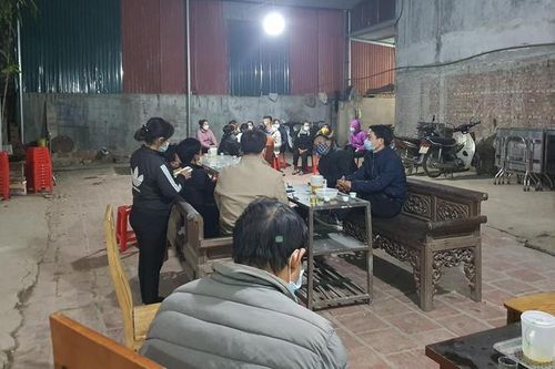 Bé gái nghi bị bạo hành với 9 chiếc đinh cắm vào đầu: 3 tháng nhiều lần suýt mất mạng