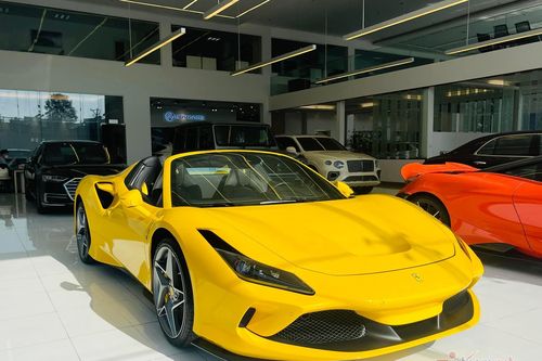 Siêu xe mui trần Ferrari F8 Spider thứ 4 về Việt Nam đón Tết