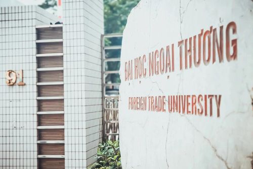 ĐH Ngoại thương cho sinh viên trở lại trường sau Tết Nguyên đán