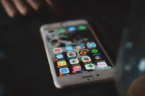 Mua iPhone cũ, người dùng cần cảnh giác chiêu trò 'kích pin'