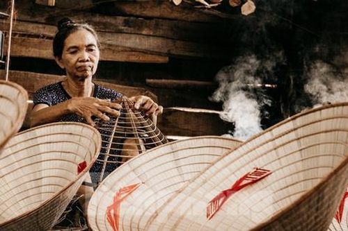 Gìn giữ nét đẹp nón lá Đồng Văn
