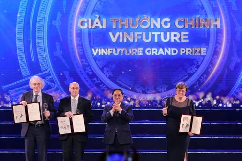 Tác giả công nghệ gốc vaccine mRNA nhận giải thưởng VinFuture 3 triệu USD