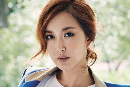 Nữ ca sĩ Hàn vất vả mưu sinh vì nợ nần, cờ bạc