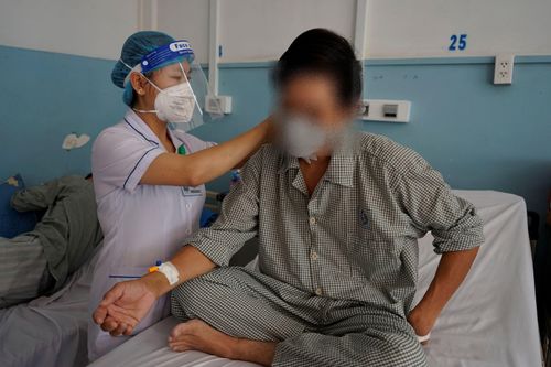 Cấp cứu thành công hai trường hợp suy hô hấp cấp và tắc ống mật nguy kịch