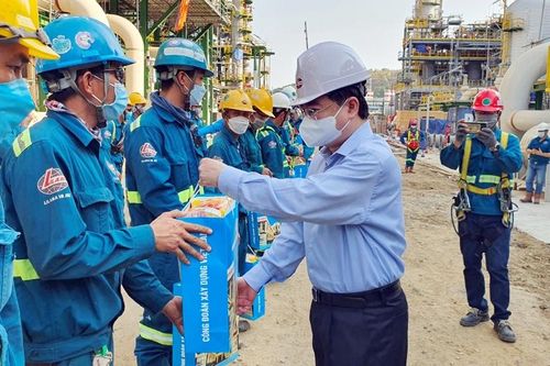 Tết đến sớm trên công trường hóa dầu Long Sơn