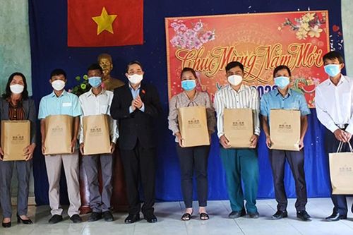 Phó Chủ tịch Quốc hội Nguyễn Đức Hải thăm, chúc Tết đồng bào, chiến sĩ huyện biên giới Ngọc Hồi, tỉnh Kon Tum
