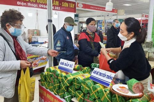 Nhiều đặc sản vùng miền phục vụ người dân Thủ đô dịp Tết Nhâm Dần