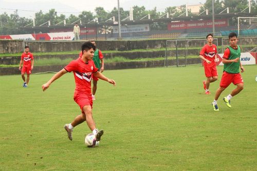Phát huy phẩm chất cầu thủ áo lính