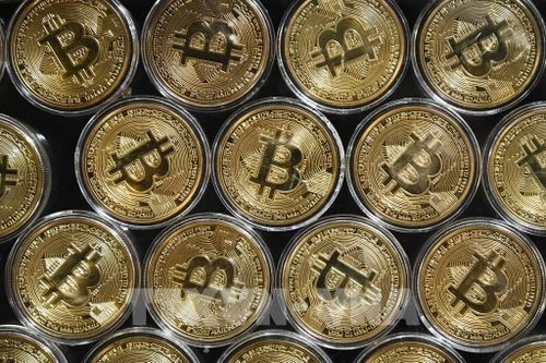 Đồng Bitcoin giảm tới 50% giá trị so với mức đỉnh điểm