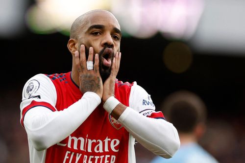 Arsenal hòa đội cuối bảng