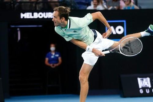 Medvedev và Tsitsipas thẳng tiến vào vòng 4 Australian Open