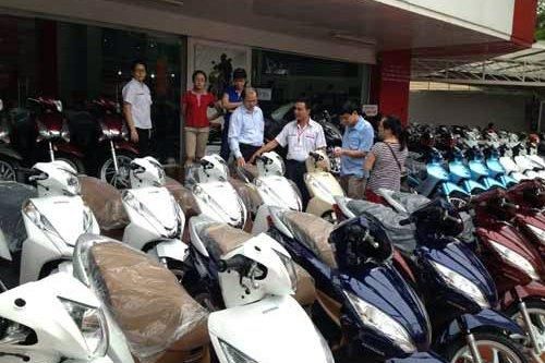 Dân Việt khát vọng ô tô, xe máy sa sút, hết thời kiếm đậm