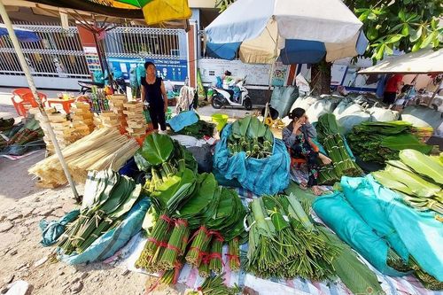 Chợ lá dong nổi tiếng Sài thành, nằm vỉa hè hóng một mùa Tết lịch sử